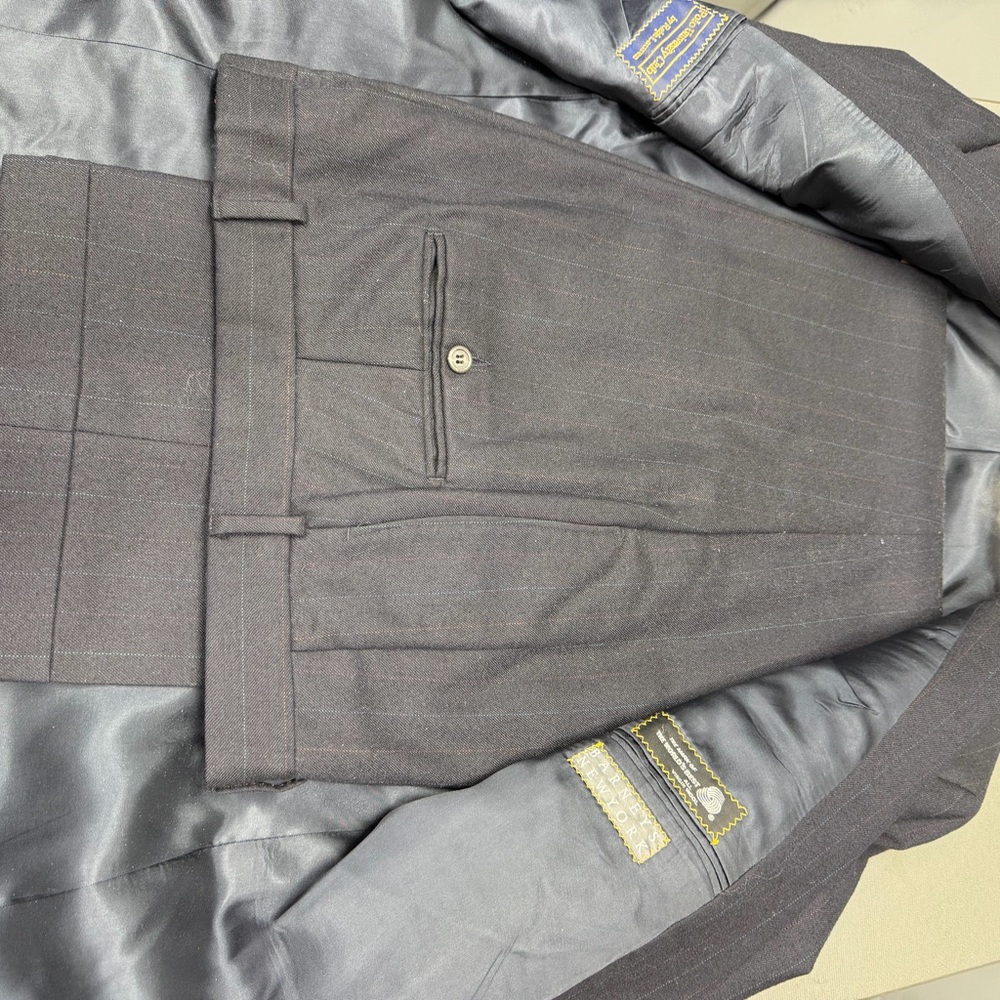 Assorted Men's Suits Collection (42Reg 36x29) - Picture 11 of 16